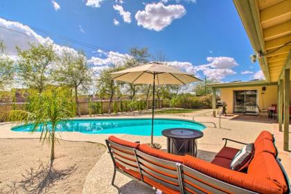 Stylish Scottsdale Home with Yard Pets Welcome - image 2
