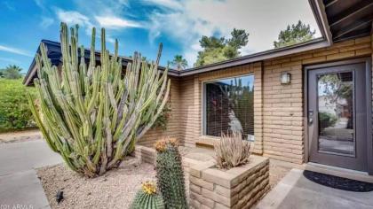 4 bdr Two Master suite billiards & desert oasis pool - image 2