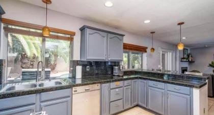 4 bdr Two Master suite billiards & desert oasis pool - image 4