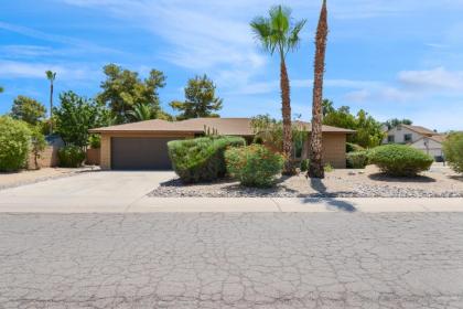 4 bdr Two Master suite billiards & desert oasis pool - image 5