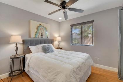 4 bdr Two Master suite billiards & desert oasis pool - image 8