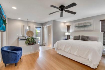 4 bdr Two Master suite billiards & desert oasis pool - image 9