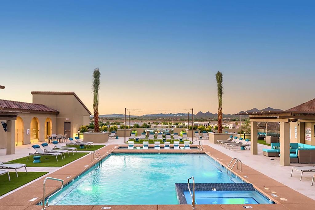 Rooftop Pool-Views-Close to Kierland-C4404 - image 3