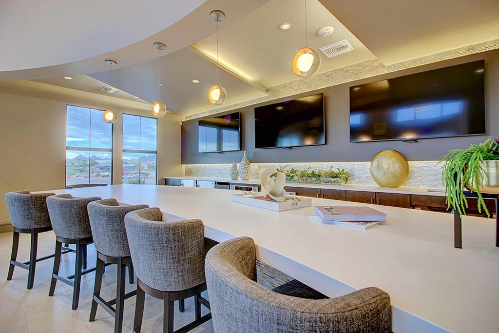 Rooftop Pool-Views-Close to Kierland-C4404 - image 7