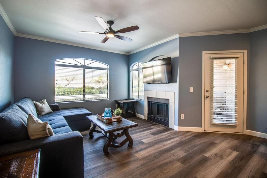 Remodeled 1 Bdrm Condo in North Scottsdale - main image