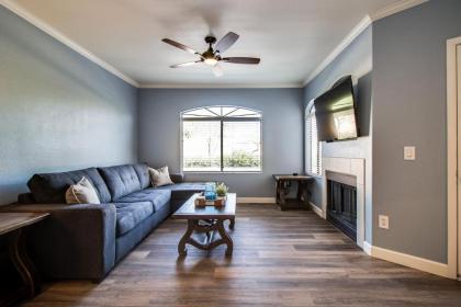Remodeled 1 Bdrm Condo in North Scottsdale - image 2