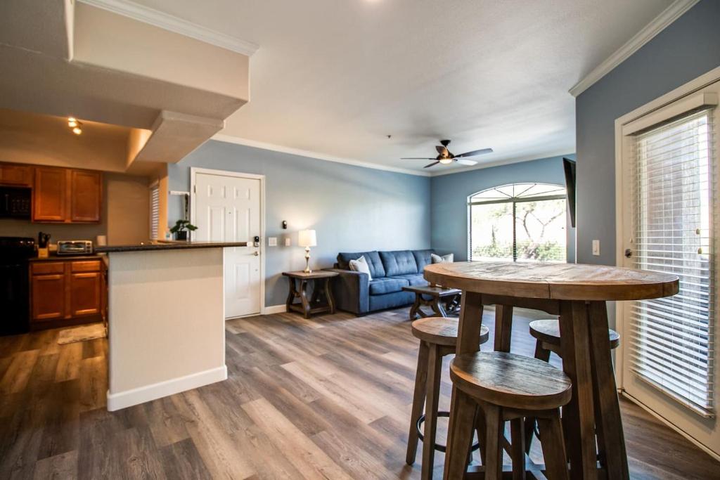 Remodeled 1 Bdrm Condo in North Scottsdale - image 4