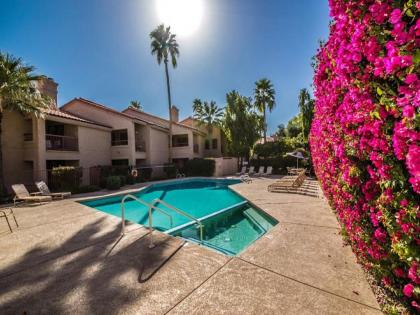 Scottsdale Village Getaway - Luxury Condo - image 12