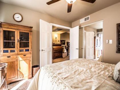 Scottsdale Village Getaway - Luxury Condo - image 4
