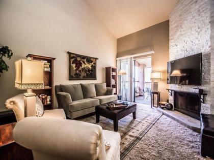 Scottsdale Village Getaway - Luxury Condo - image 5