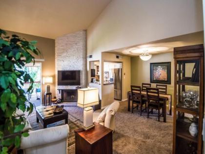Scottsdale Village Getaway - Luxury Condo - image 6