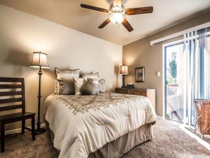 Scottsdale Village Getaway - Luxury Condo - image 9