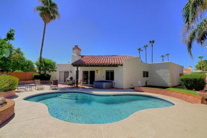 Super Private Backyard with Putting Green Private Pool & Spa