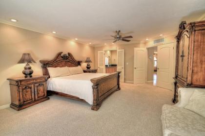 Super Private Backyard with Putting Green Private Pool & Spa - image 4