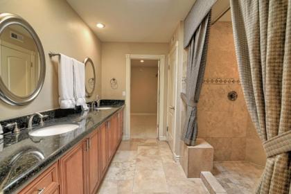 Super Private Backyard with Putting Green Private Pool & Spa - image 5
