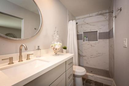 Ultra Modern Old Town Scottsdale 3 Bedroom - image 11