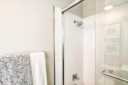Condo in Heart of Scottsdale with Pool Balcony - image 17