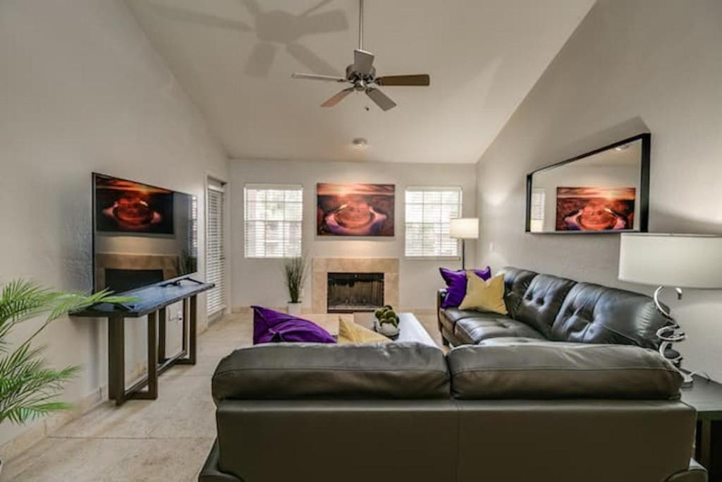 North Scottsdale Poolside 2 Bdrm Condo - main image