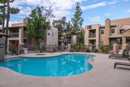 North Scottsdale Poolside 2 Bdrm Condo - image 3