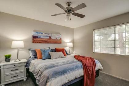 North Scottsdale Poolside 2 Bdrm Condo - image 5