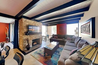 The McCormick - Lake-View Balcony - Pool & Gym condo