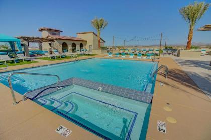 Rooftop Pool~Views~King Beds~Close to shops/Dining(C1131) - image 12