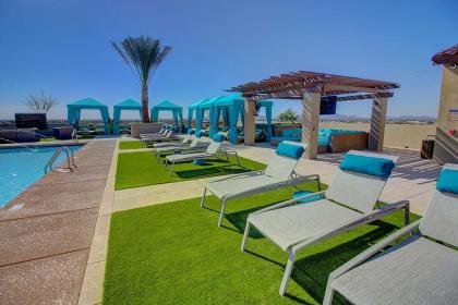 Rooftop Pool~Views~King Beds~Close to shops/Dining(C1131) - image 14