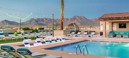 Rooftop Pool~Views~King Beds~Close to shops/Dining(C1131) - image 2