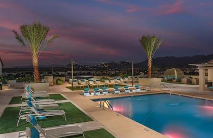 Rooftop Pool~Views~King Beds~Close to shops/Dining(C1131) - image 4