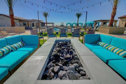 Rooftop Pool~Views~King Beds~Close to shops/Dining(C1131) - image 9