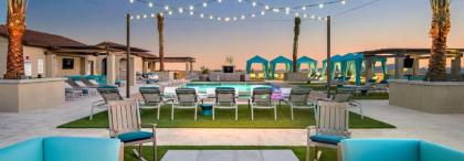Rooftop Pool~King Beds~Views~Close to shops/Dining (C4427) - image 10