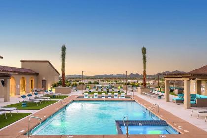 Rooftop Pool~King Beds~Views~Close to shops/Dining (C4427) - image 13