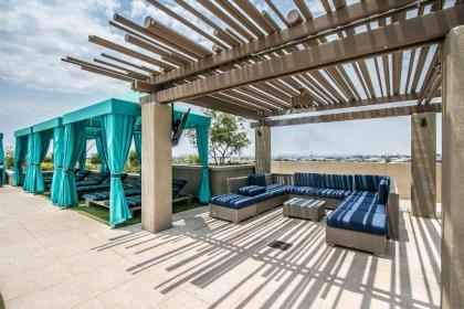 Rooftop Pool~King Beds~Views~Close to shops/Dining (C4427) - image 5
