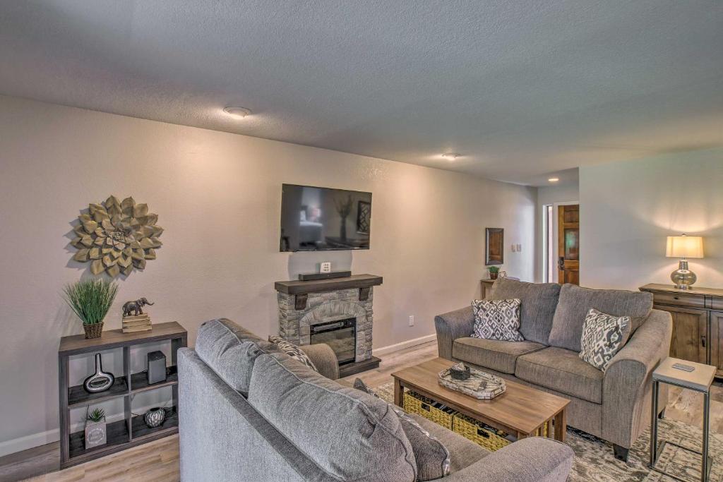 High-End Scottsdale Sanctuary with Pool Access! - image 6