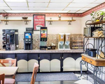 Econo Lodge Scranton - image 15