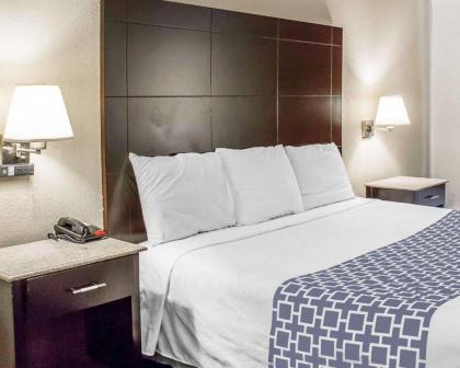 Econo Lodge Scranton - image 8