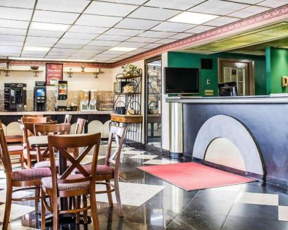 Econo Lodge Scranton - image 9