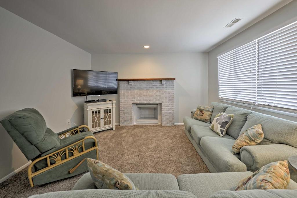 Central Sea Isle City Condo - 1 Block to the Beach - image 2