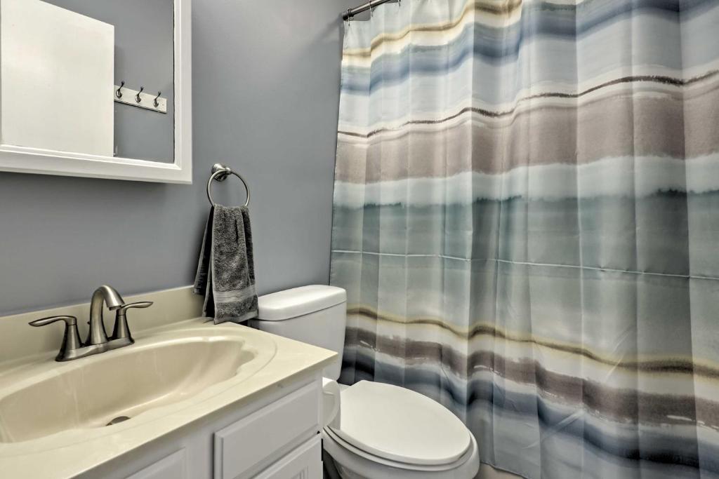 Central Sea Isle City Condo - 1 Block to the Beach - image 3