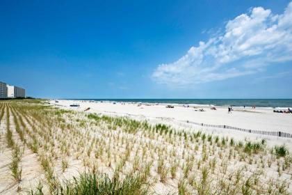 Central Sea Isle City Condo - 1 Block to the Beach - image 9