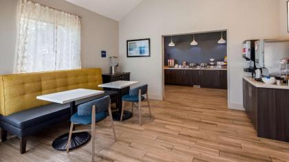 Best Western Hampshire Inn & Suites - image 14