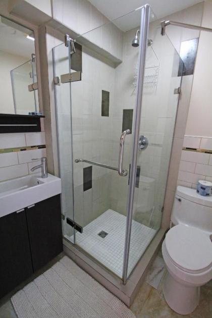 Jones Beach Hotel - image 11