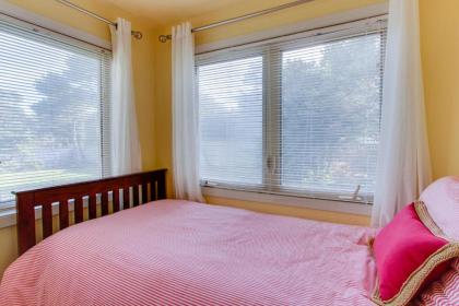 Seadrifter Oceanfront Beach House - image 12