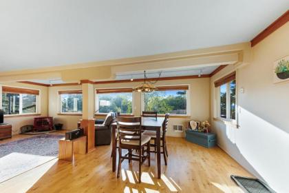 Seal Rock Getaway - image 11