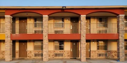 Countryside Inn Sealy - image 12