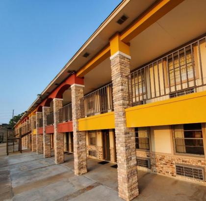 Countryside Inn Sealy - image 13