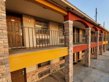 Countryside Inn Sealy - image 15