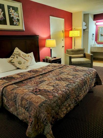 Countryside Inn Sealy - image 3