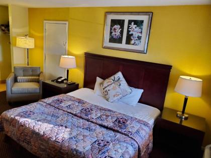 Countryside Inn Sealy - image 5