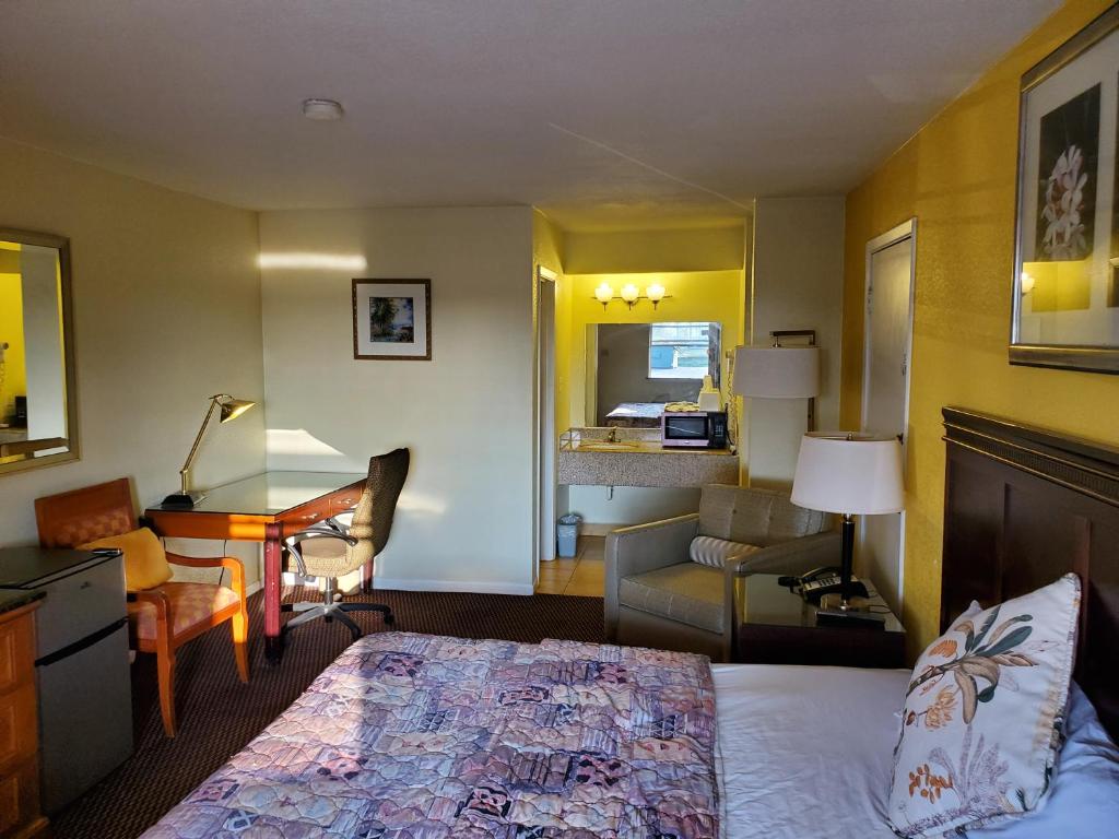 Countryside Inn Sealy - image 6